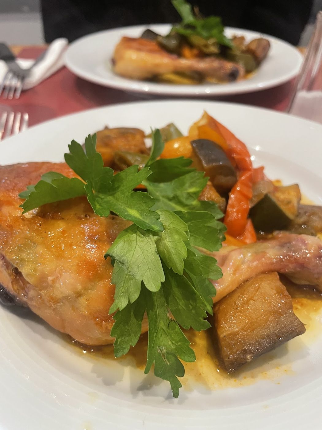 Cuisse de poulet et légumes du soleil